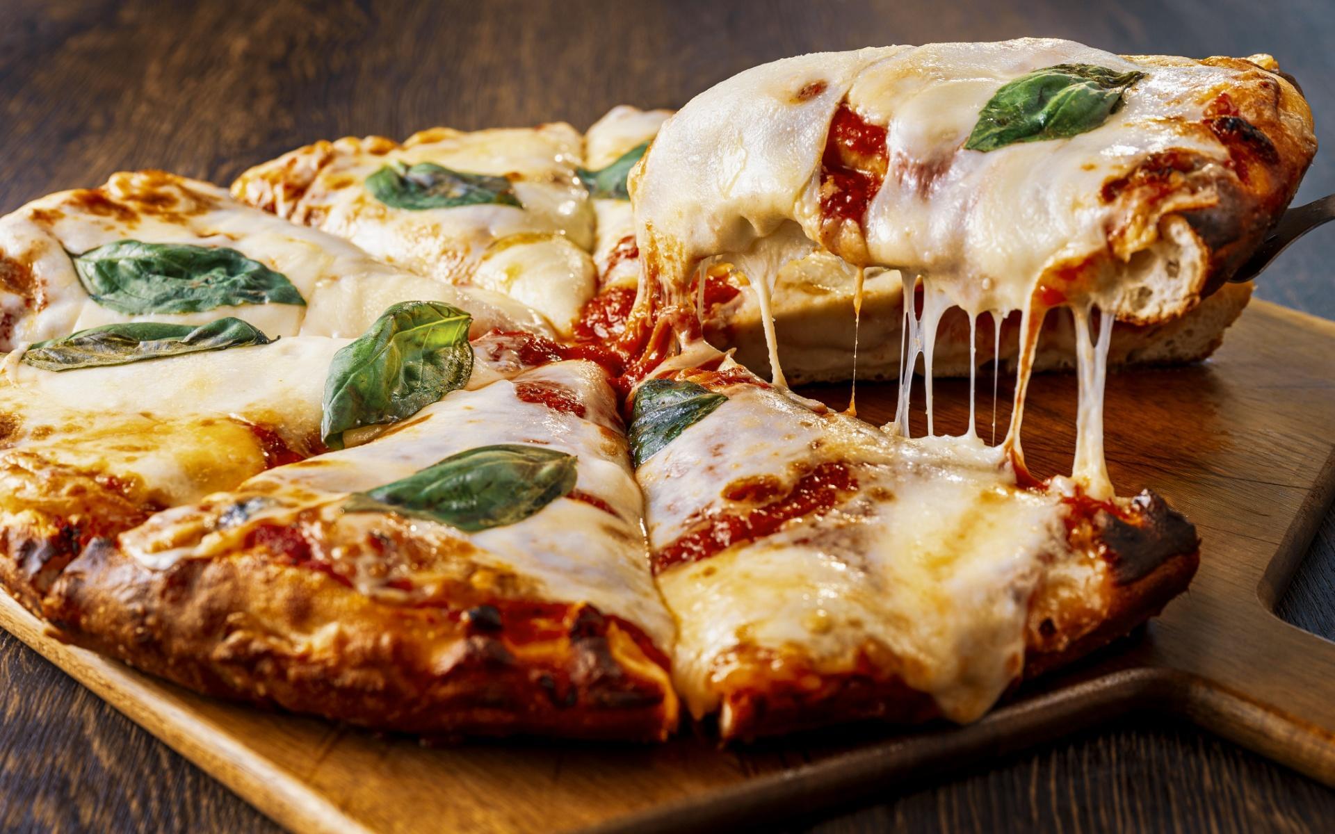 The Ultimate Pizza Delight, Crisp on the Outside, Soft on the Inside