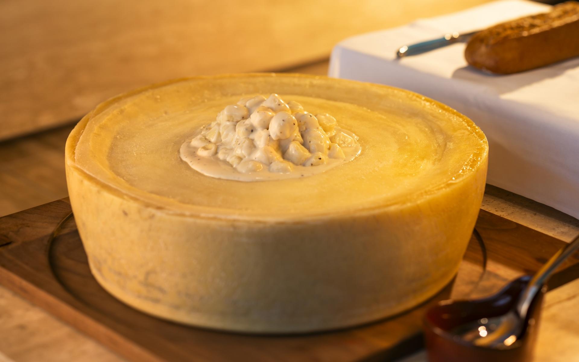 グラナ・パダーノのホールチーズで仕上げるニョッキ